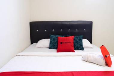 RedDoorz near Setrasari Mall 4