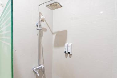 RedDoorz Plus @ Point Phila Cihampelas