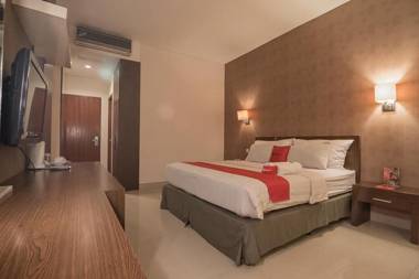 RedDoorz Premium near Paris Van Java Mall