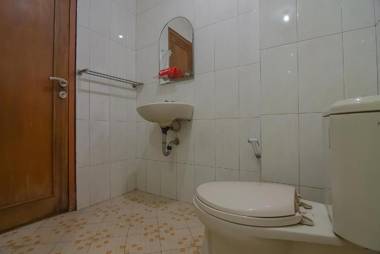 RedDoorz near IPDN 2