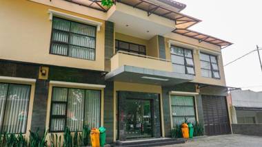 OYO 1740 Tekmira Residence Supratman