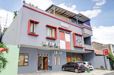 OYO 1932 Srimahi Residence