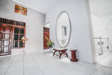 RedDoorz near Alun Alun Bandung 2