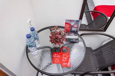 RedDoorz near Alun Alun Bandung 2