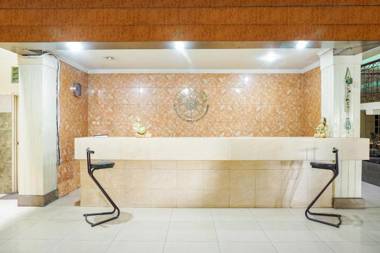 OYO 2085 Chrysanta Hotel