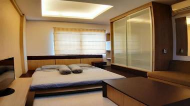 Studio Seventeen - the EDGE Apartment