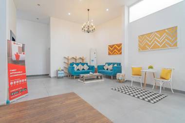 RedDoorz Premium @ Hotel Hebat