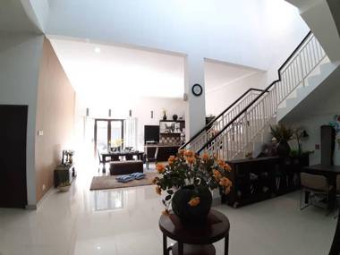 Villa Padasuka Raisa