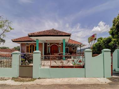 OYO 3879 Villa Sari Intan