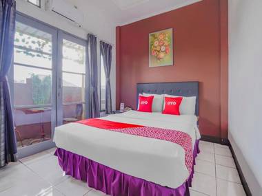 OYO 90064 Hotel Salon Fora & Cafe