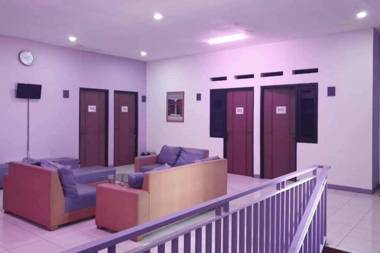 RedDoorz Syariah @ Gatot Subroto Street Bandung 4