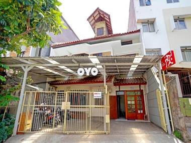 OYO 90840 Teratai Residence