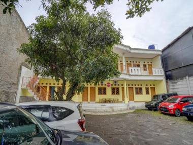 Vaccinated Staff - SPOT ON 90171 Pondok Kuning