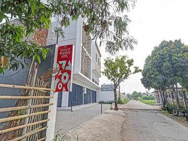 Vaccinated Staff - OYO 90398 Socialite Residence Hotel