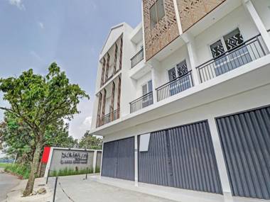 Vaccinated Staff - OYO 90398 Socialite Residence Hotel