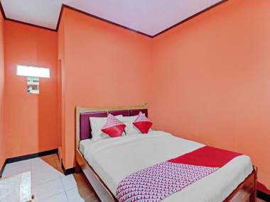 Vaccinated Staff - OYO 90454 Adinda Homestay Cibodas Lembang