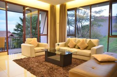 Permai 7b Villa 4 bedroom with a private pool