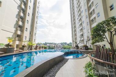 Classic Executive 1BR Parahyangan Apt By Travelio