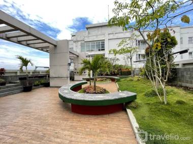 Classic Executive 1BR Parahyangan Apt By Travelio