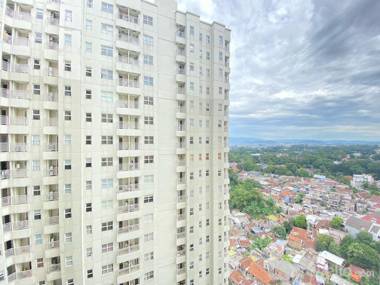 Minimalist Spacious 1BR at Parahyangan By Travelio