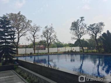Strategic & Comfy 2BR Apartment at The Edge near UNJANI By Travelio