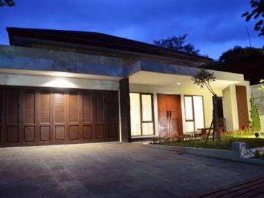 Cempaka 2 Villa 6 Bedrooms with a Private Pool
