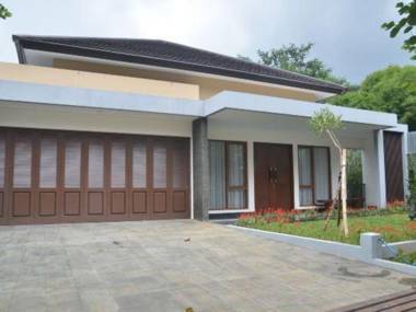 Cempaka 2 Villa 6 Bedrooms with a Private Pool