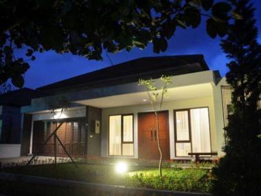 Cempaka 2 Villa 6 Bedrooms with a Private Pool