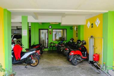 OYO 90868 Ikhwan Guest House Syariah