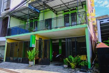 OYO 90868 Ikhwan Guest House Syariah