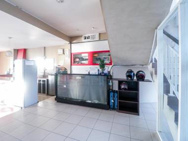 RedDoorz near Terminal Batu Ampar