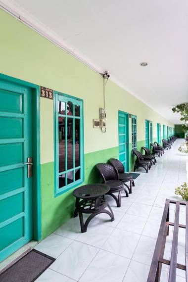 OYO 754 Nur Aziziah Guest House