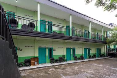 OYO 754 Nur Aziziah Guest House