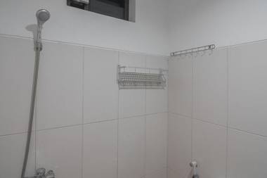 RedDoorz near Living Plaza Balikpapan