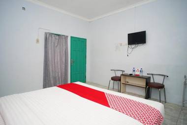 OYO 1745 Guest House Nur Aziziah 2