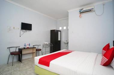 OYO 1745 Guest House Nur Aziziah 2