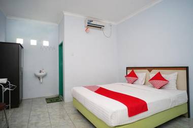 OYO 1745 Guest House Nur Aziziah 2