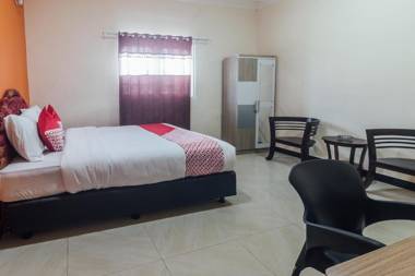 Vaccinated Staff - OYO 2010 Satria Guest House