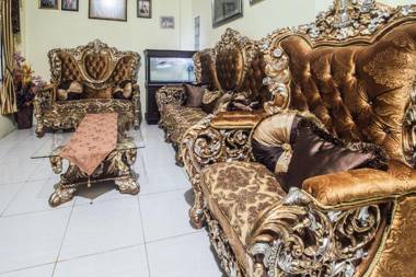 OYO 2165 Alyah Guest House Syariah