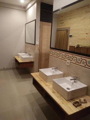 Made House Homestay and Dormitory