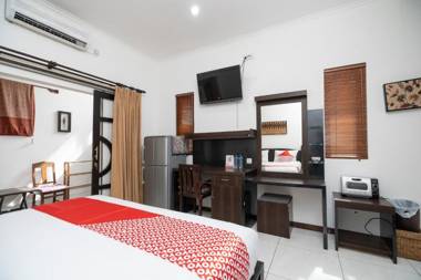 Vaccinated Staff - OYO 2417 Panen House