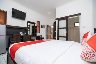 Vaccinated Staff - OYO 2417 Panen House