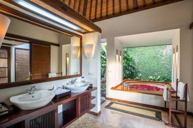 Villa Saffron Seminyak Bali