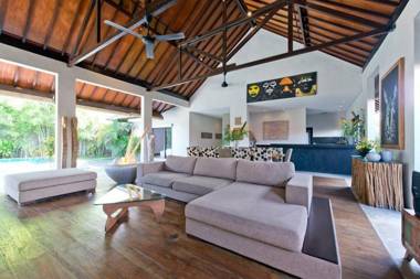 Exotic Seminyak Villa Teko