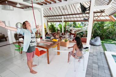 3BR Villa Hari - Minggu Villas Seminyak