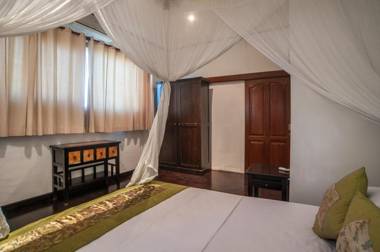 Villa Este 4 BR 15 minutes walk to beach