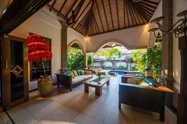 Villa Este 4 BR  15 minutes walk to beach