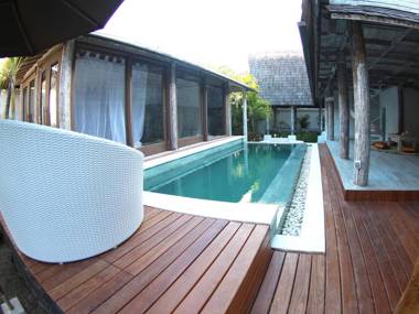 Private Pool & Jacuzzi Pool villa 4BR Seminyak