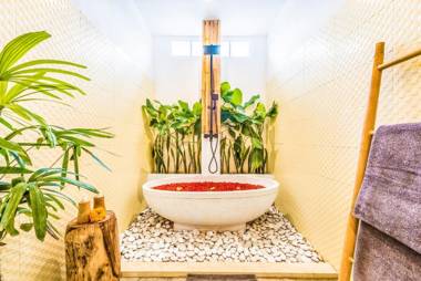 Villa Florence - 3BDR Luxury Villa Private Pool Walk to the Beach