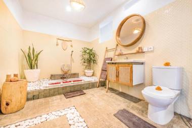 Villa Florence - 3BDR Luxury Villa Private Pool Walk to the Beach